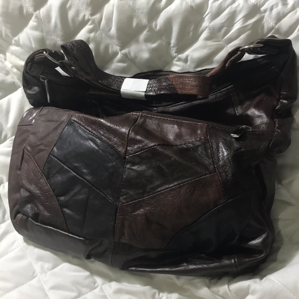 Vallemosso hand bag. With four zipper compartments